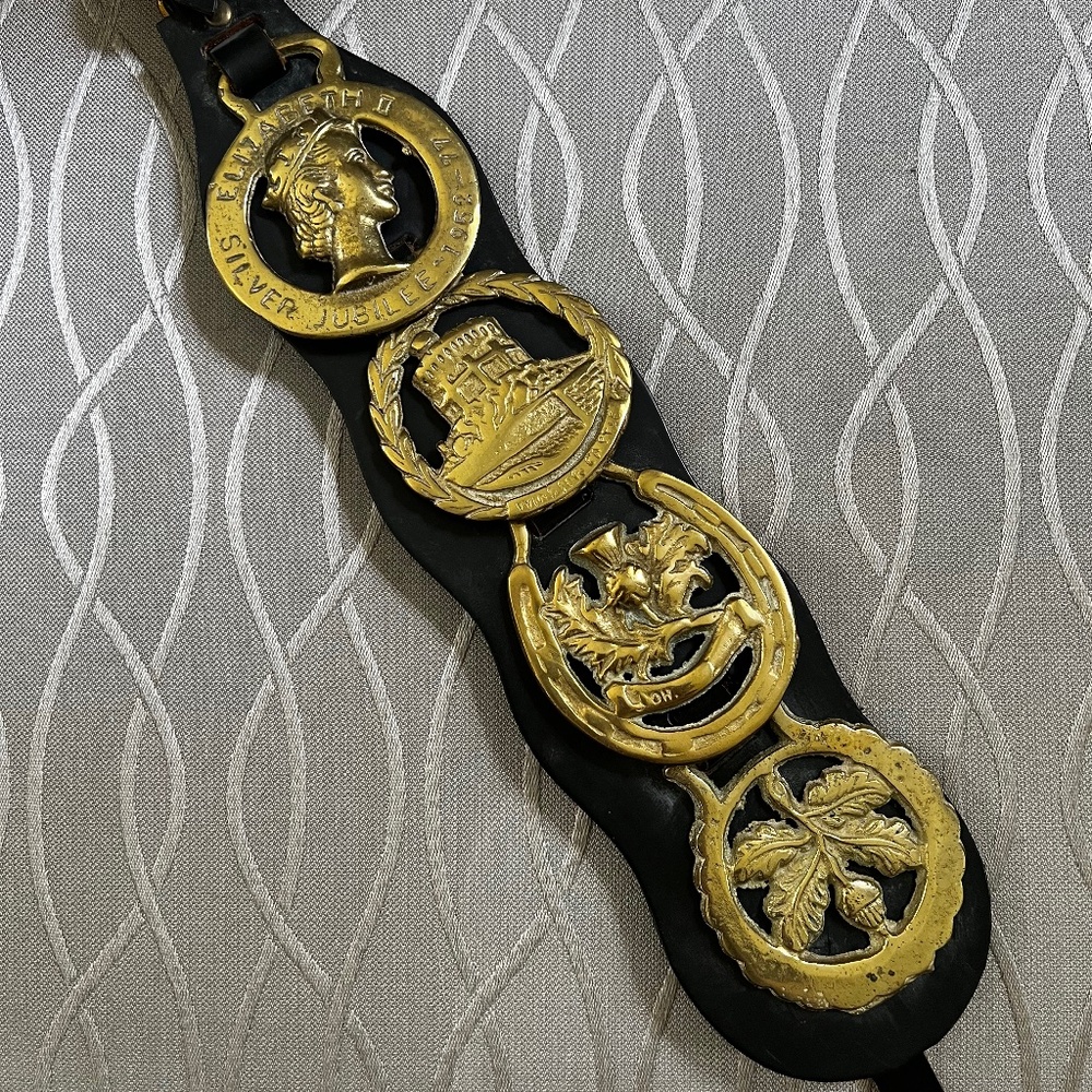 Vintage Elizabeth II Silver Jubilee 1952-1977 horse brasses and leather strap